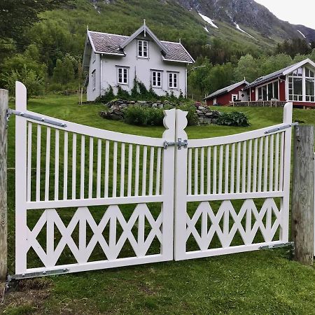 Kjosen Lodge, Lyngen. Lyngseidet Экстерьер фото