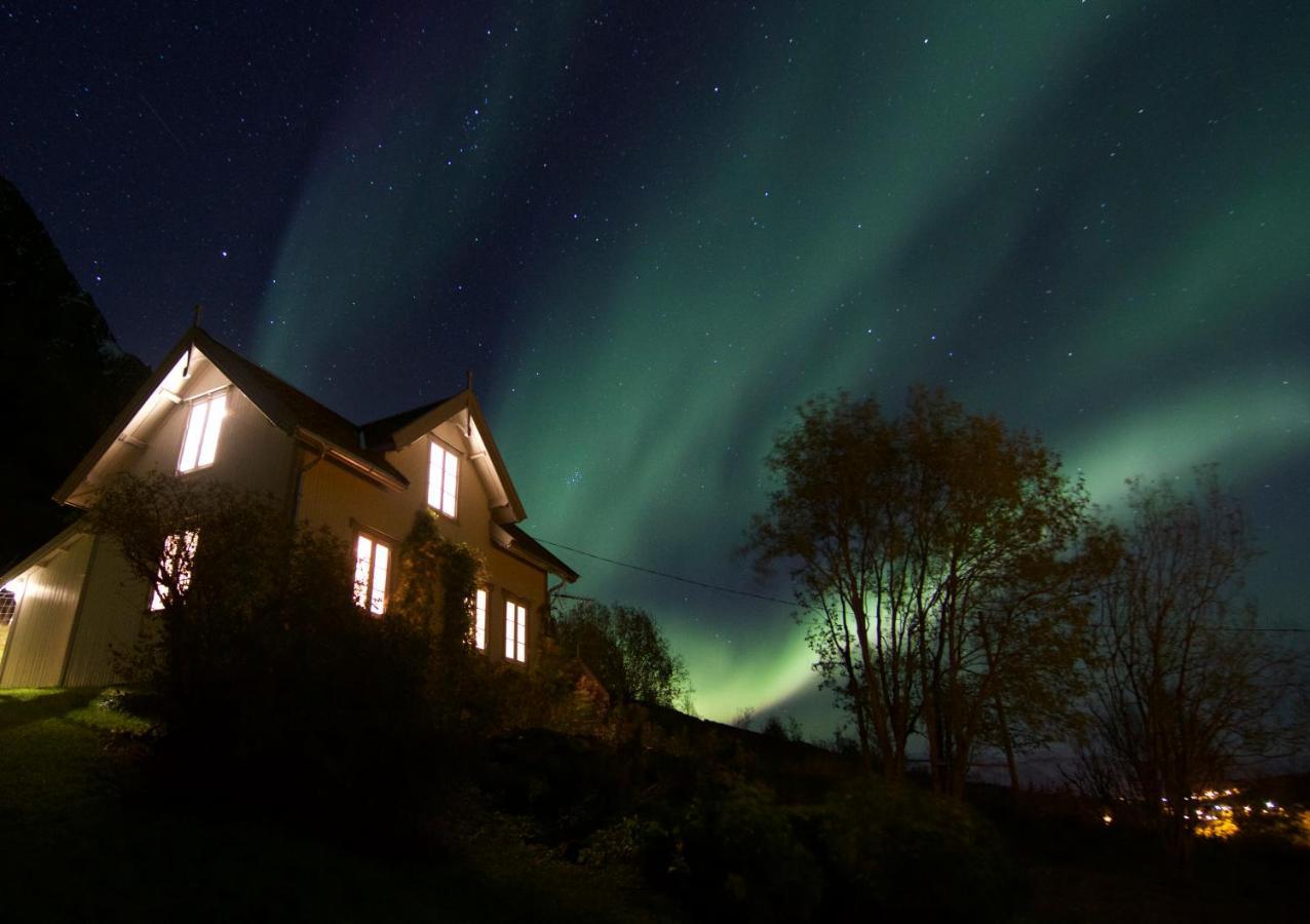 Kjosen Lodge, Lyngen. Lyngseidet Экстерьер фото