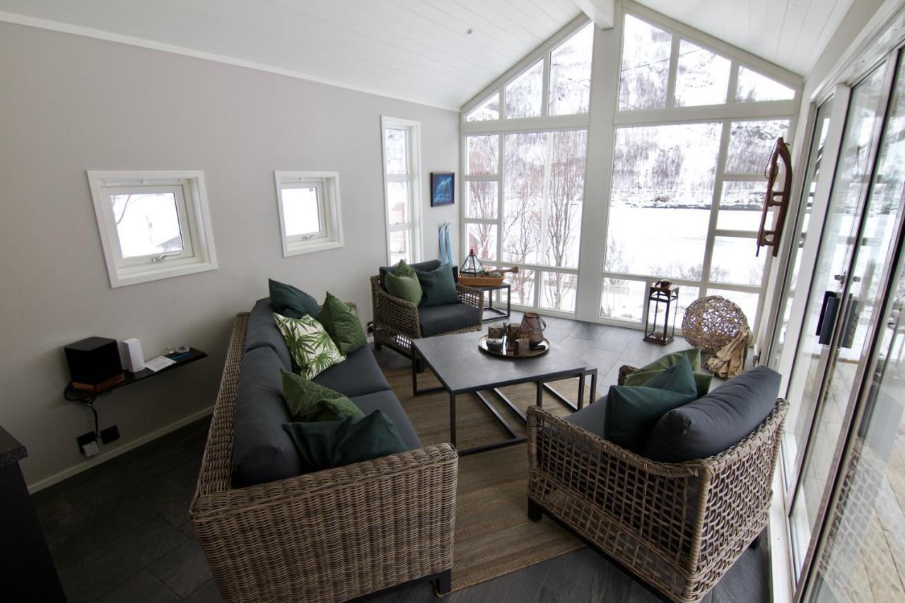 Kjosen Lodge, Lyngen. Lyngseidet Экстерьер фото
